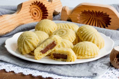 Plate of ma'amoul cookies.